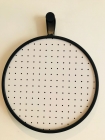 Pegboard Alca Curta Preto Couro Preto- Fundo Branco 40 cm Redondo